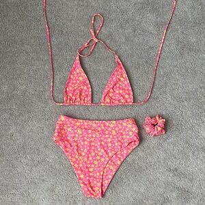 kulani kinis Daisy Print High-Waist Bikini with Scrunchie